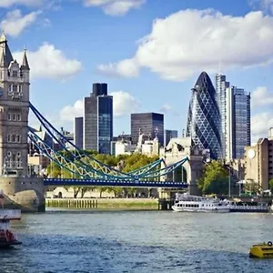 https://deluxe-2-bed-apartment-close-to-aldgate.cambridgehotelsuk.com